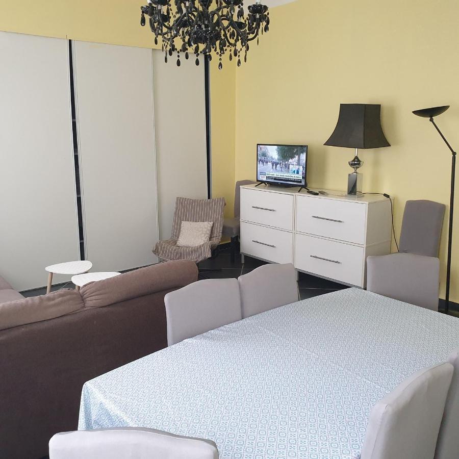 Appartement Intra Muros 8 Personnes Climatise Wifi Stationnement Facile أفينيون المظهر الخارجي الصورة