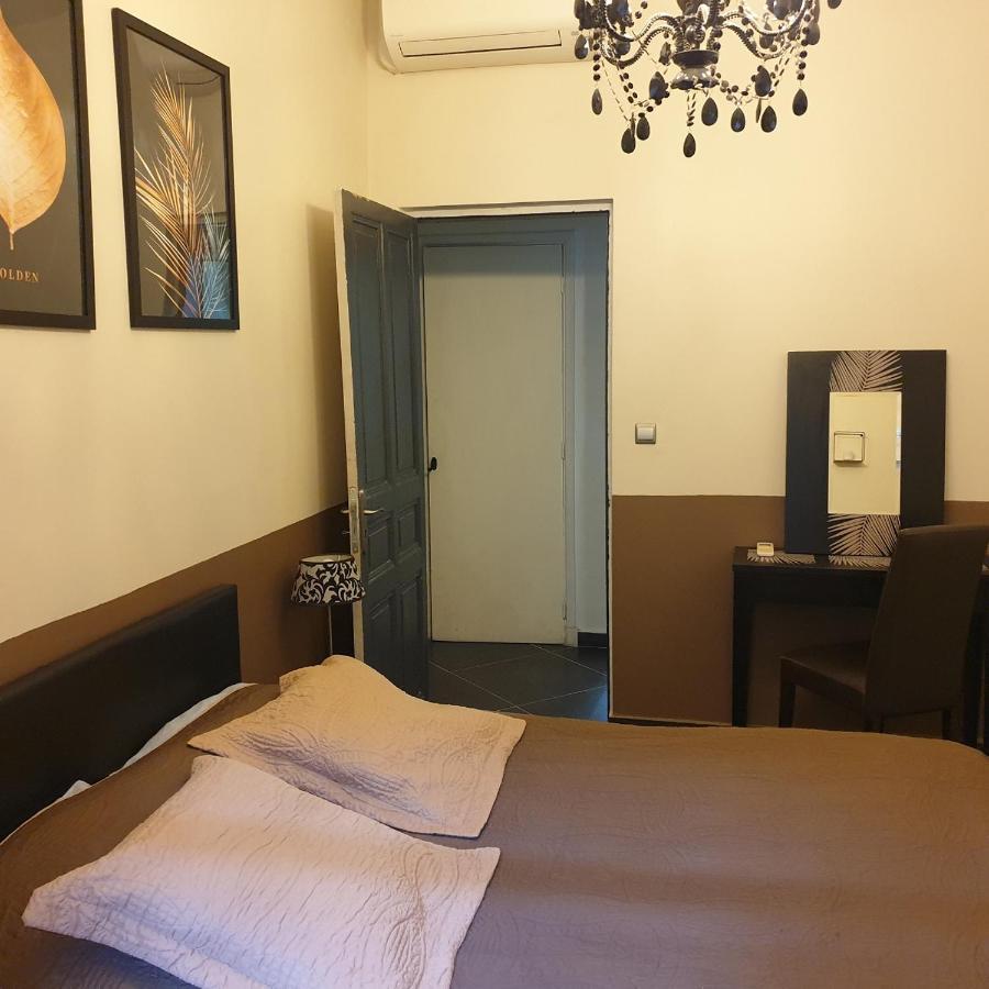 Appartement Intra Muros 8 Personnes Climatise Wifi Stationnement Facile أفينيون المظهر الخارجي الصورة